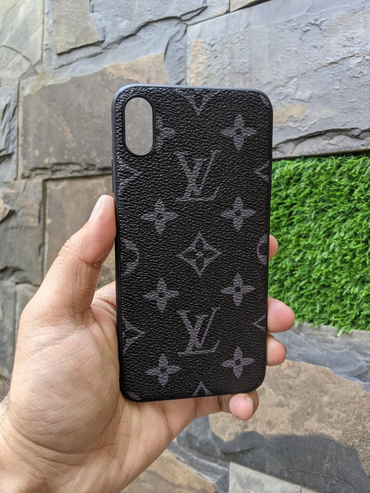 iPhone X/ Xs - Louis Vuitton Small LV Case - Black –