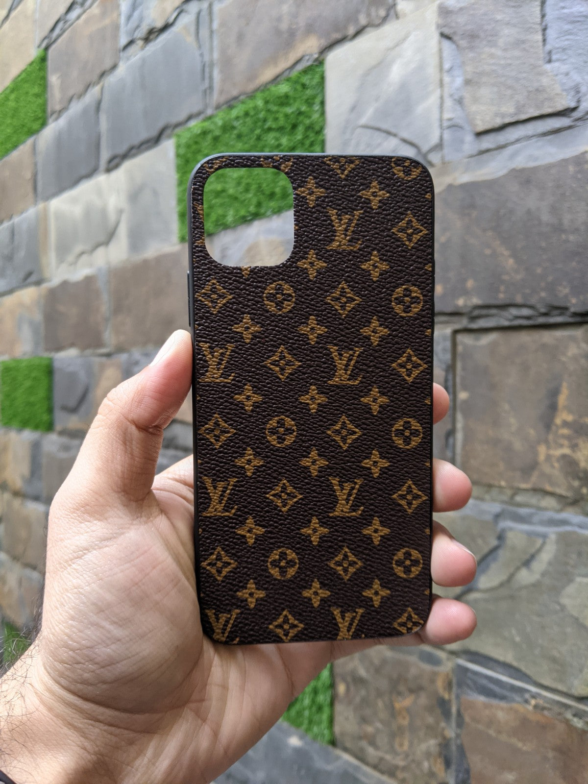 iPhone 11 Pro Max - Louis Vuitton Small LV Case - Brown –